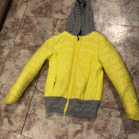 Womens puffer coat with knitted hood and trim. - Picture 1 of 4